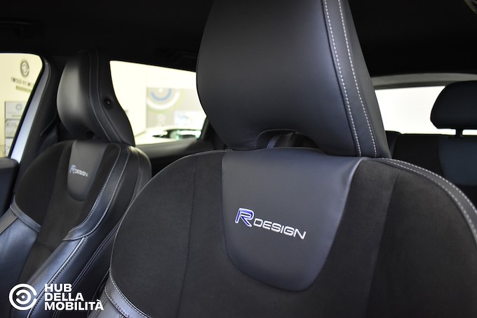 VOLVO XC60 D3 R-design Momentum